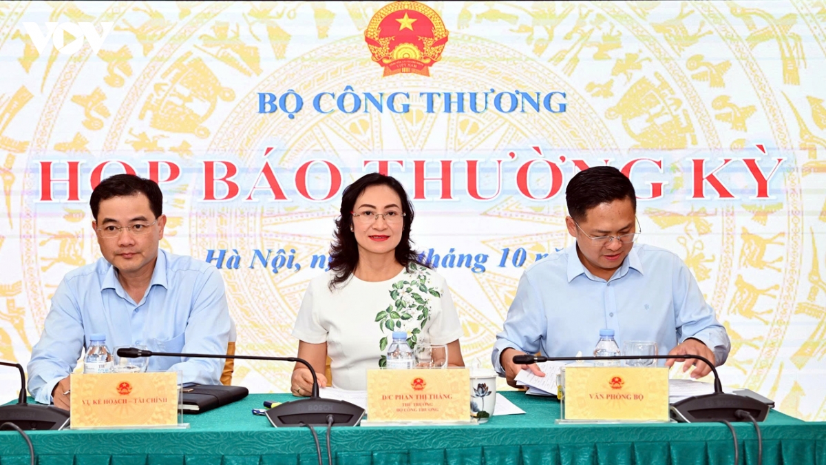 doanh nghiep tu quyet gia xang dau, bo cong thuong noi ve cong cu kiem soat hinh anh 2