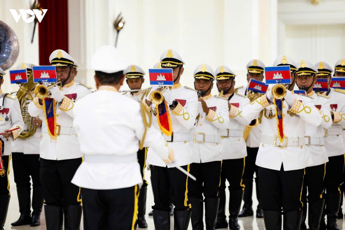 le don thu tuong le minh hung tham chinh thuc vuong quoc campuchia hinh anh 3
