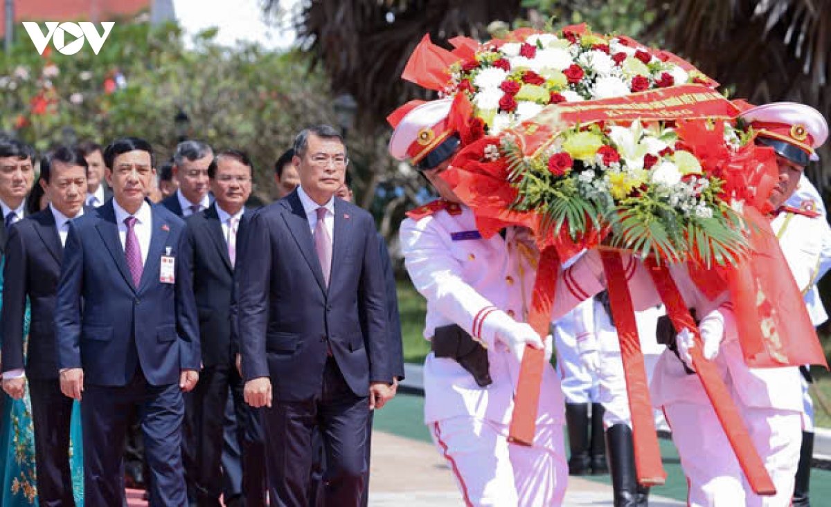 thu tuong le minh hung dat vong hoa tai Dai tuong niem cac chien si vo danh hinh anh 1