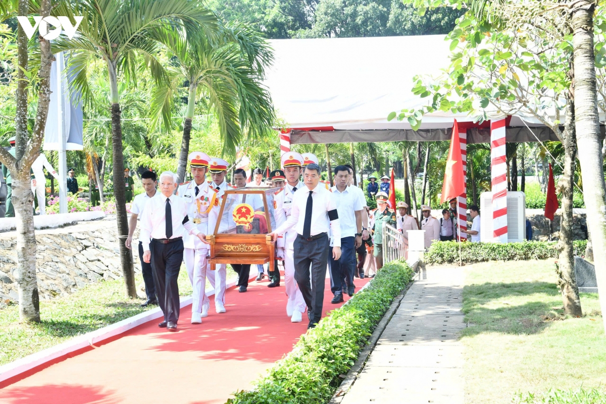 thu tuong du le an tang hai cot liet si tai nghia trang liet si thanh pho ho chi minh hinh anh 2