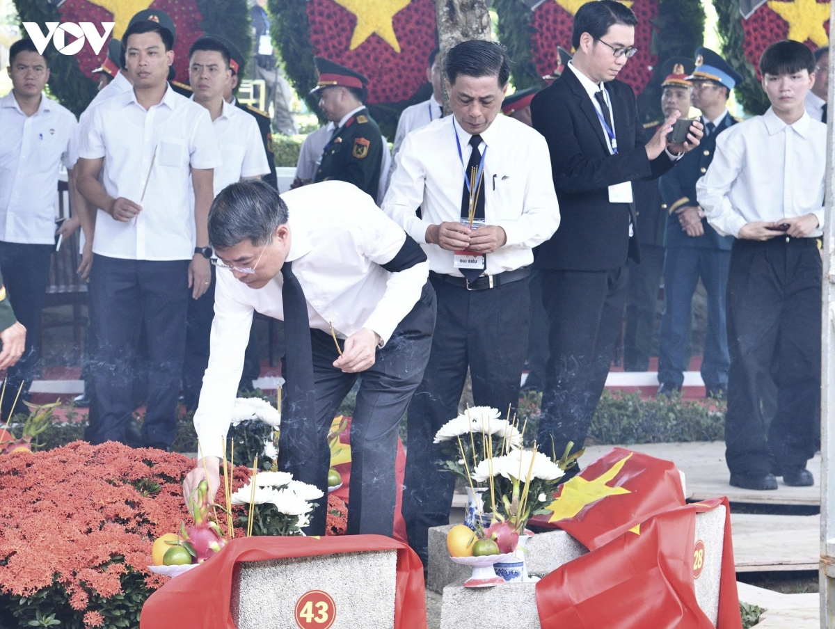 thu tuong du le an tang hai cot liet si tai nghia trang liet si thanh pho ho chi minh hinh anh 4
