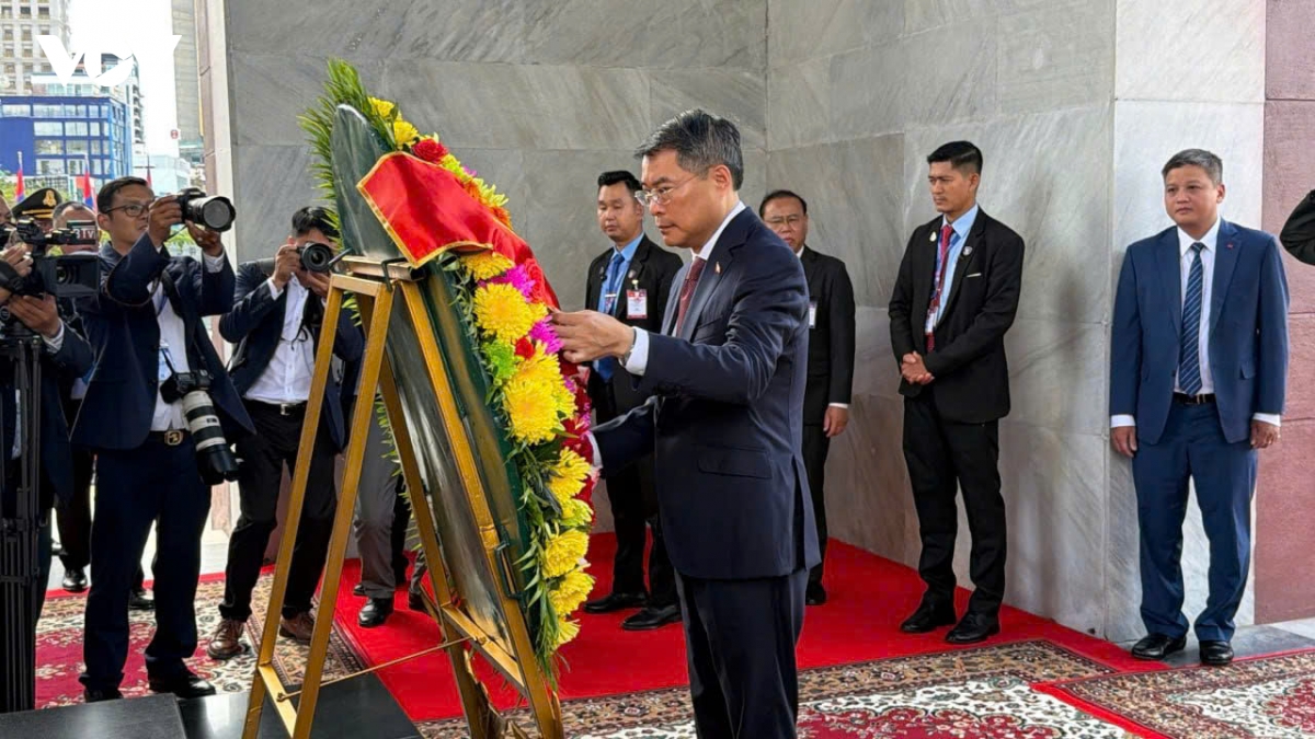 thu tuong le minh hung dat vong hoa tai Dai huu nghi campuchia-viet nam hinh anh 1