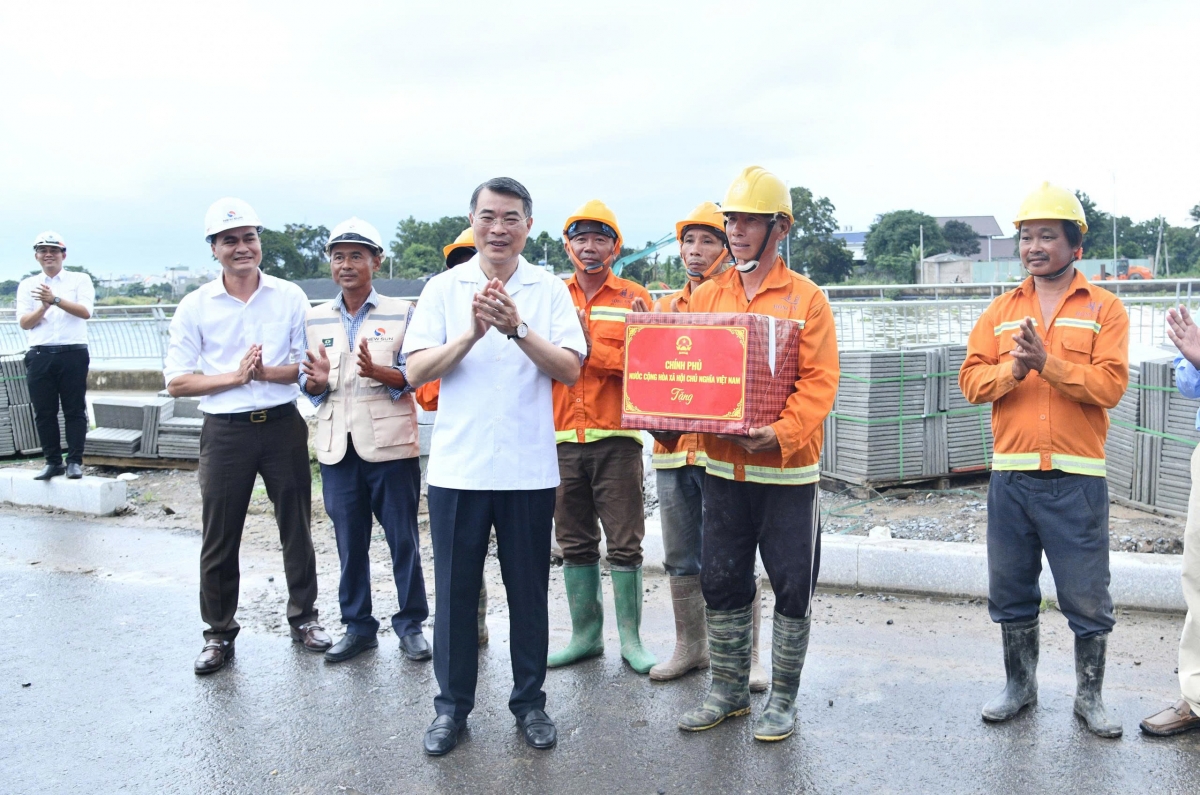 thu tuong kiem tra du an ha tang thoat nuoc va chong ngap trong diem tai tp.hcm hinh anh 4