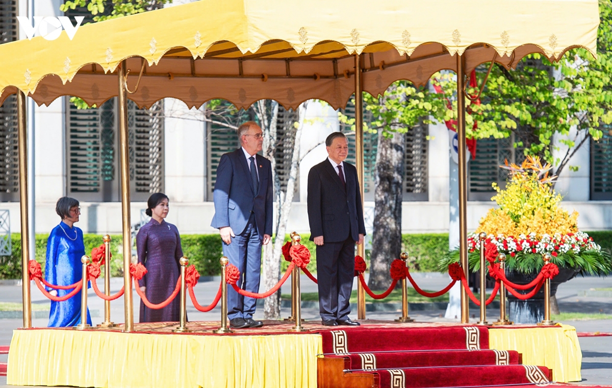 swiss president guy parmelin warmly welcomed in hanoi on vietnam visit picture 1