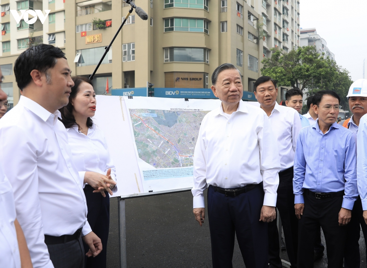 tong bi thu, chu tich nuoc to lam kiem tra cong trinh trong diem cua ha noi hinh anh 3