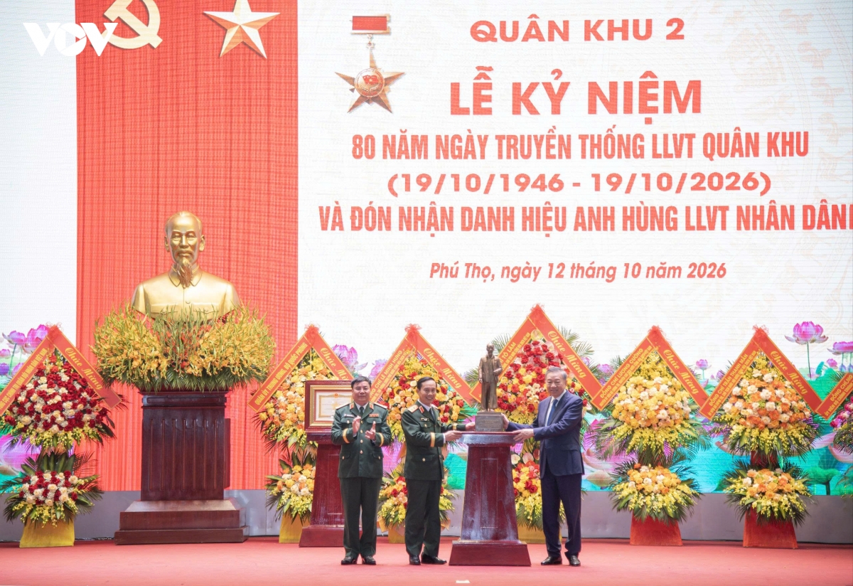 tong bi thu, chu tich nuoc to lam trao danh hieu anh hung llvtnd tang quan khu 2 hinh anh 7