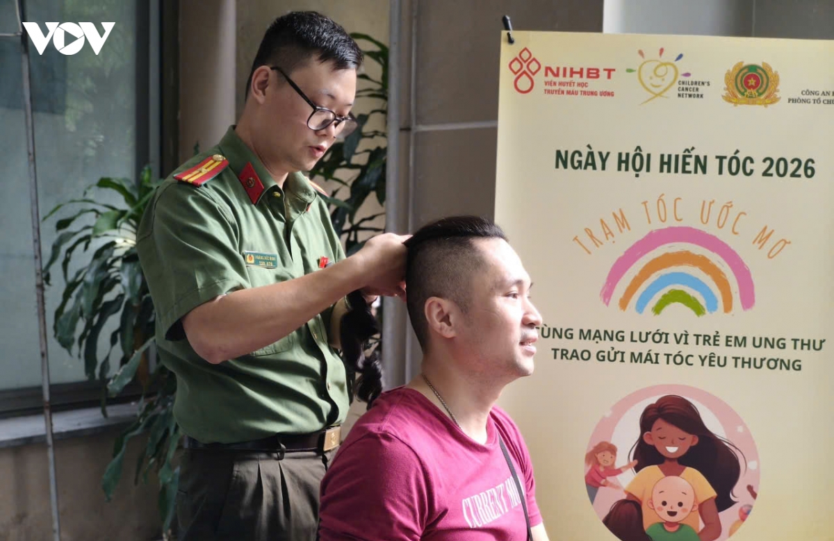 nuoi toc gan bon nam de hien tang tre em bi ung thu hinh anh 2