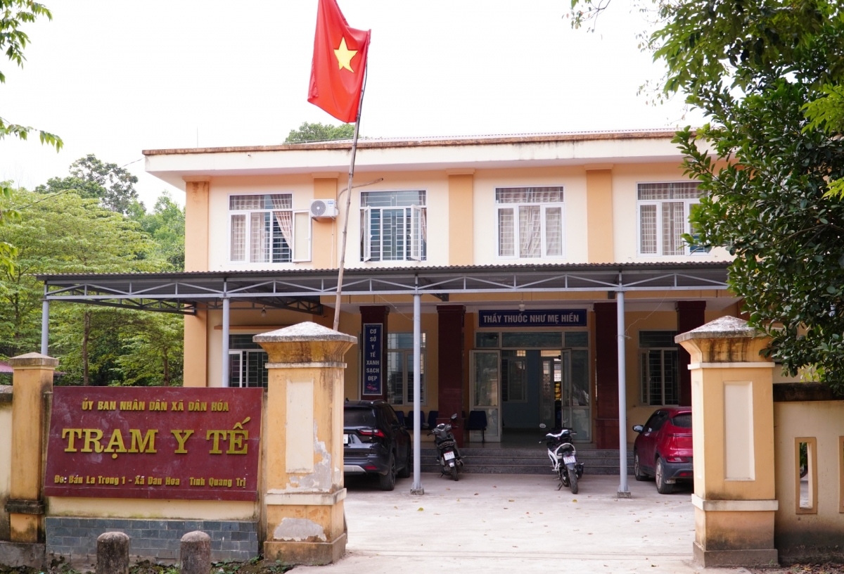 dan ngai di kham vi thieu thuoc, bac si ve tan ban de cham soc suc khoe cho ba con hinh anh 7