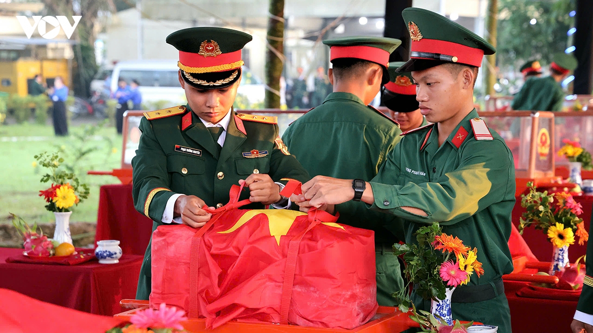 Xúc động Lễ viếng, truy điệu và an táng 120 hài cốt liệt sĩ tại Cần Thơ