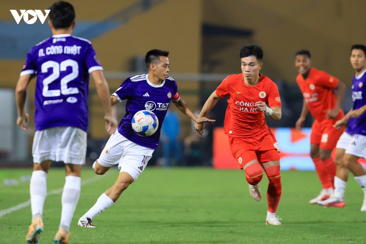 ha noi fc danh bai cahn, ninh binh chiem ngoi dau v-league hinh anh 1