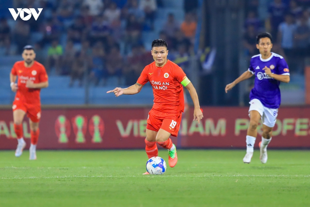 ha noi fc danh bai cahn, ninh binh chiem ngoi dau v-league hinh anh 2