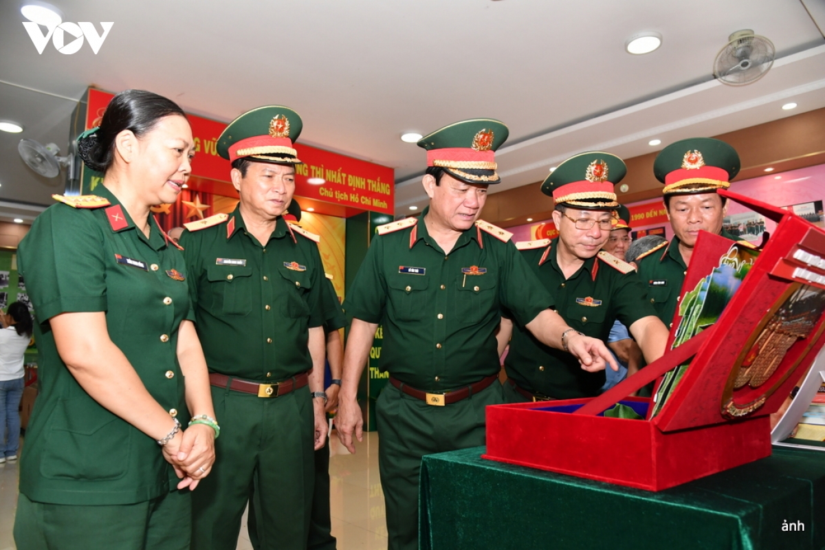 trien lam chuyen de 80 nam vung buoc duoi co Dang quang vinh hinh anh 3