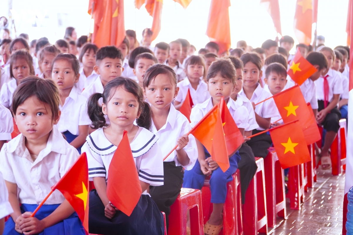 truong hoc bien gioi mo ra co hoi hoc tap tot cho hoc sinh dong bao dan toc thieu hinh anh 3