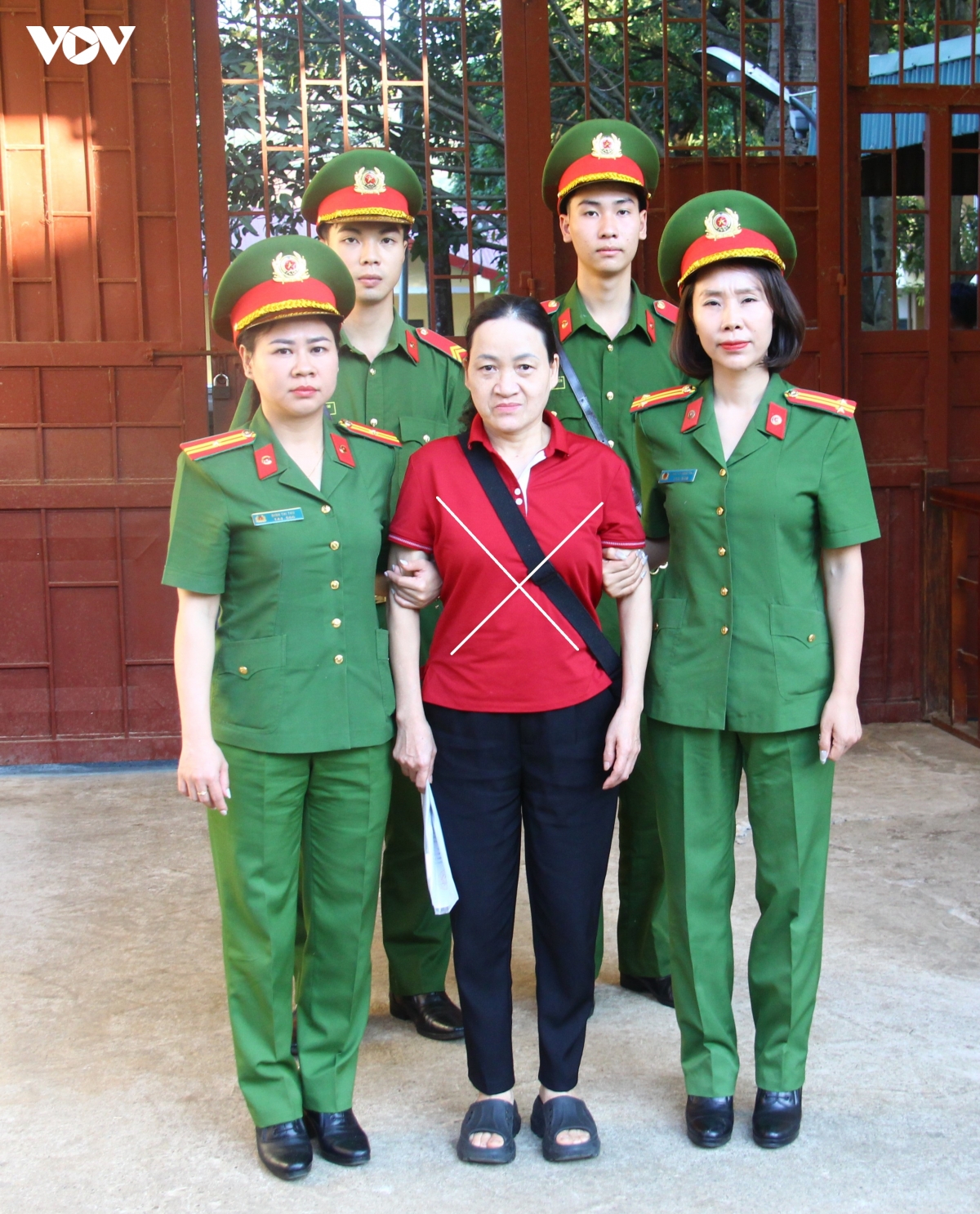 son la lam ro vu an lien quan den noi dung tren facebook Dam tuoi hinh anh 2