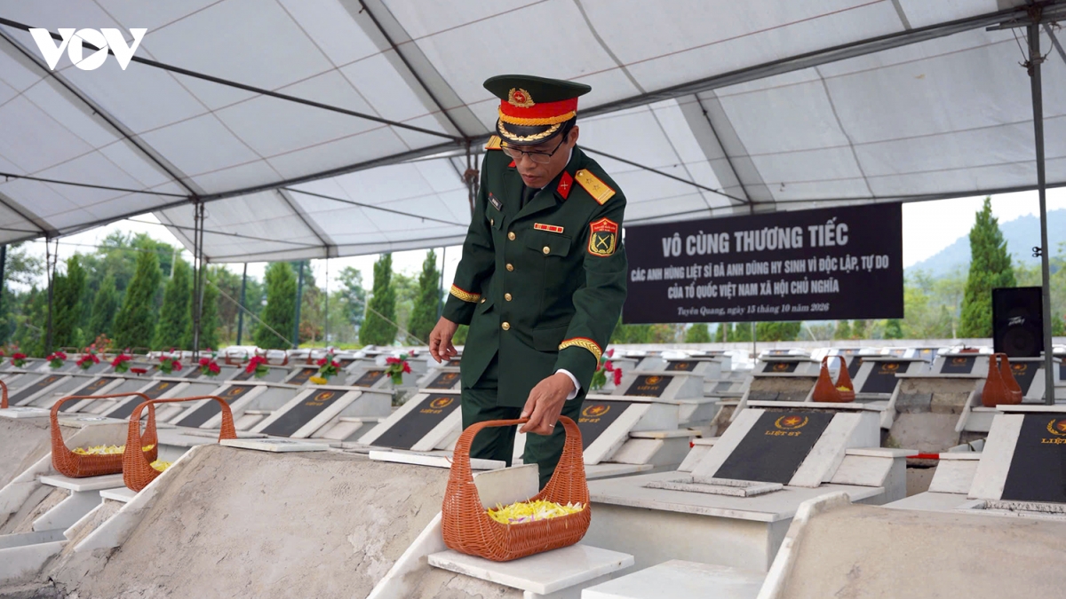 le truy dieu, an tang hai cot liet si tai hai phong, can tho va tuyen quang hinh anh 2