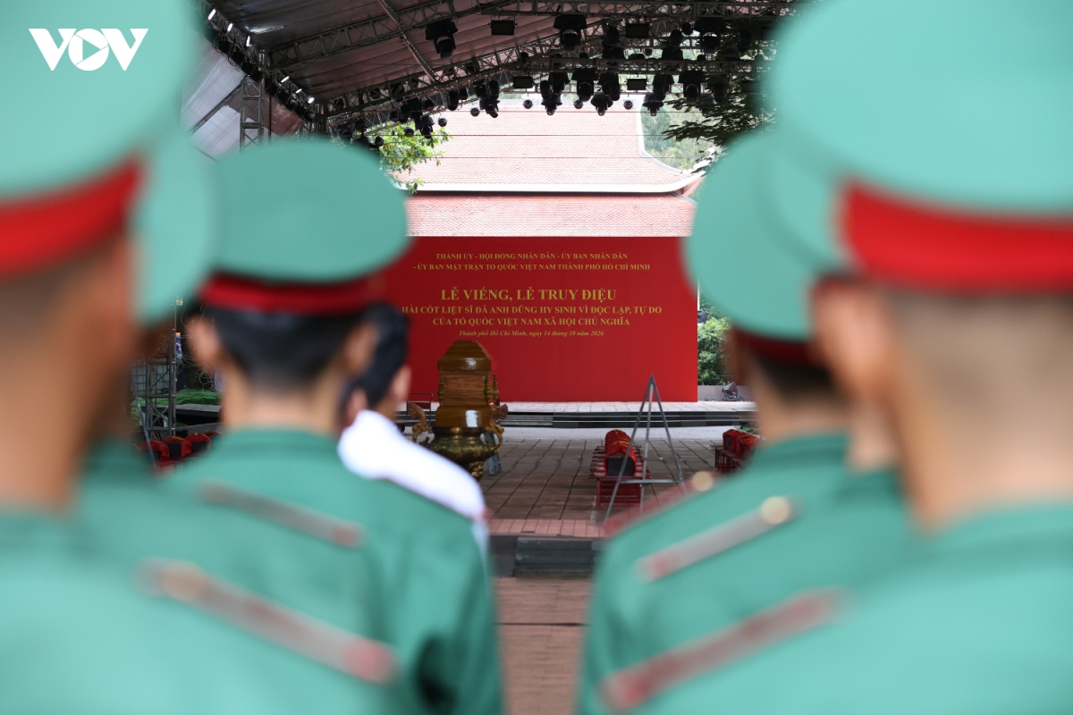 ngay 14 10, an tang 731 hai cot liet si tai nghia trang liet si tp.hcm hinh anh 2