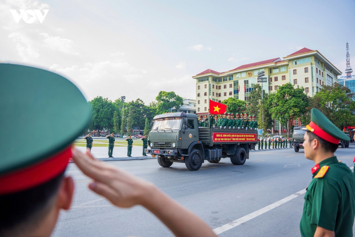trang nghiem dong nguoi tien dua 93 liet si ve nghia trang liet si vi xuyen hinh anh 2