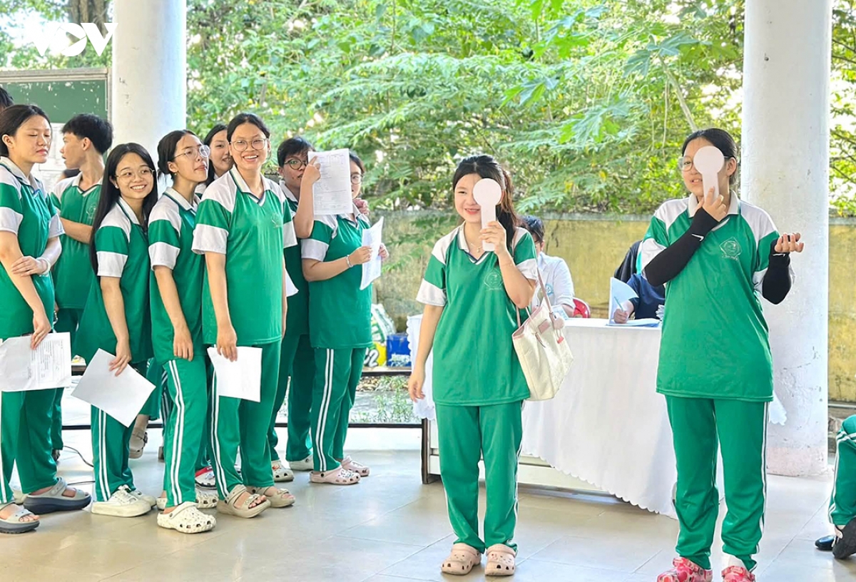 Da nang day manh kham suc khoe dinh ky cho hoc sinh hinh anh 2