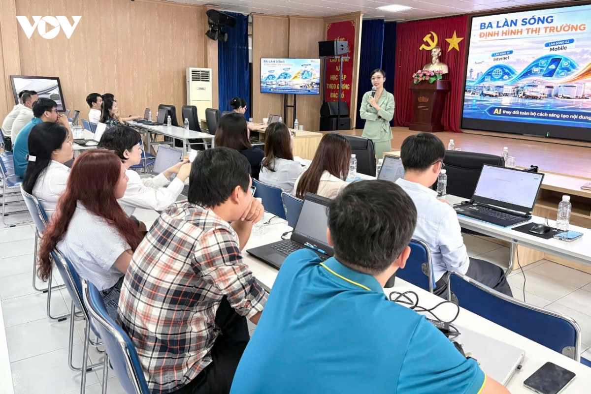 vov college va skypec nang cao nang luc ung dung ai truyen thong doanh nghiep hinh anh 1