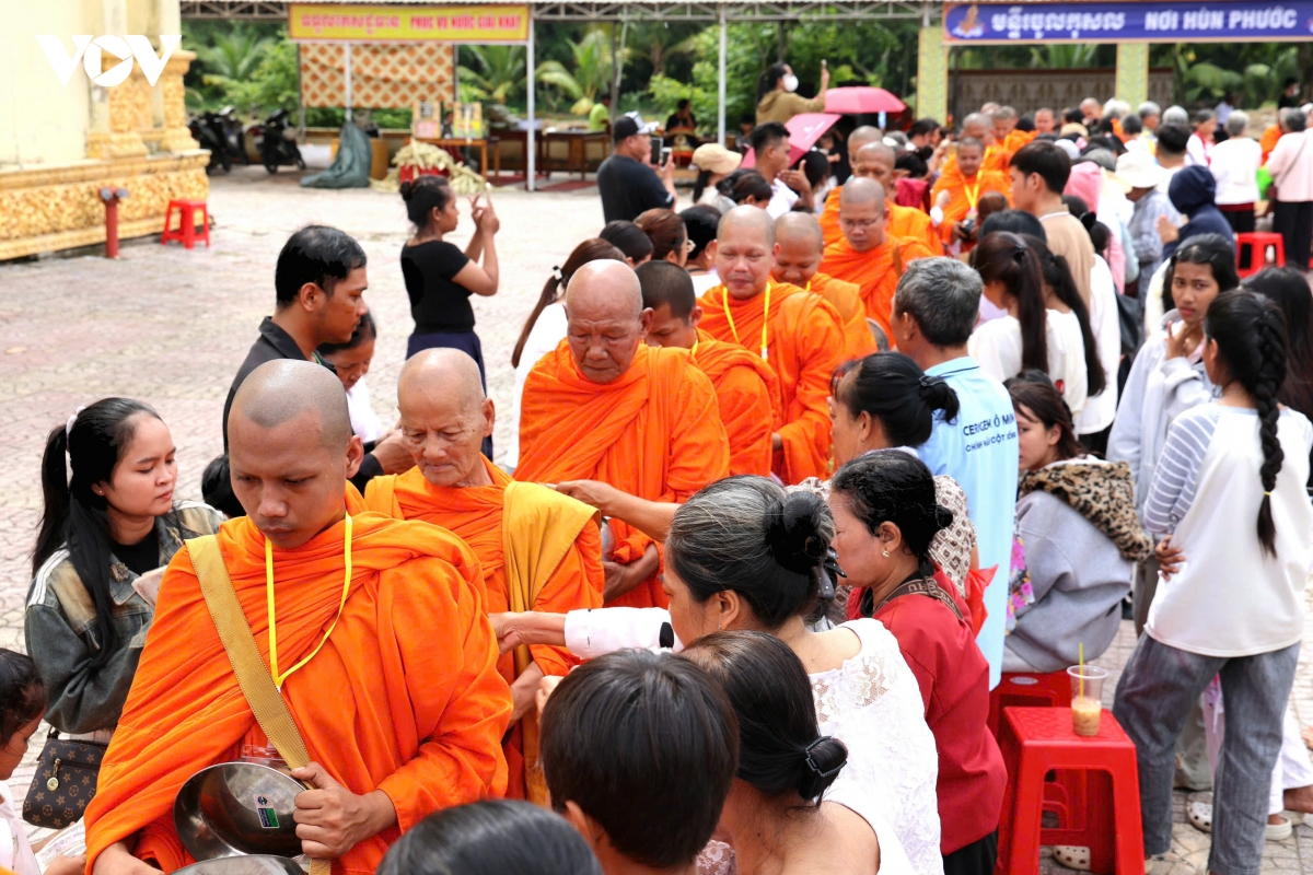 le dang y kathina net dep van hoa tam linh cua dong bao khmer hinh anh 10