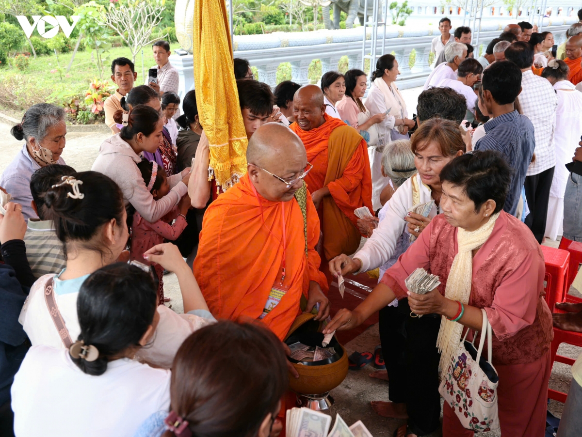 le dang y kathina net dep van hoa tam linh cua dong bao khmer hinh anh 11