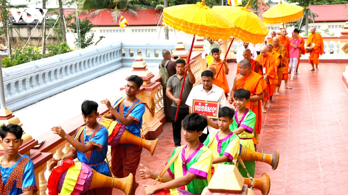 le dang y kathina net dep van hoa tam linh cua dong bao khmer hinh anh 6