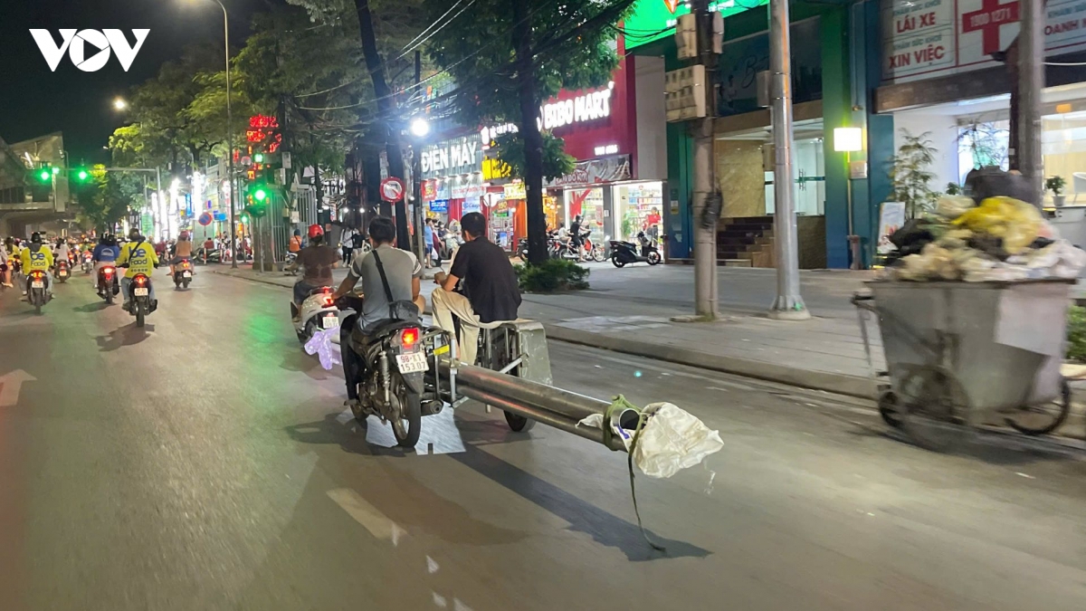 xe do cho hang cong kenh hoat dong ngay dem du co the bi phat den 14 trieu dong hinh anh 6