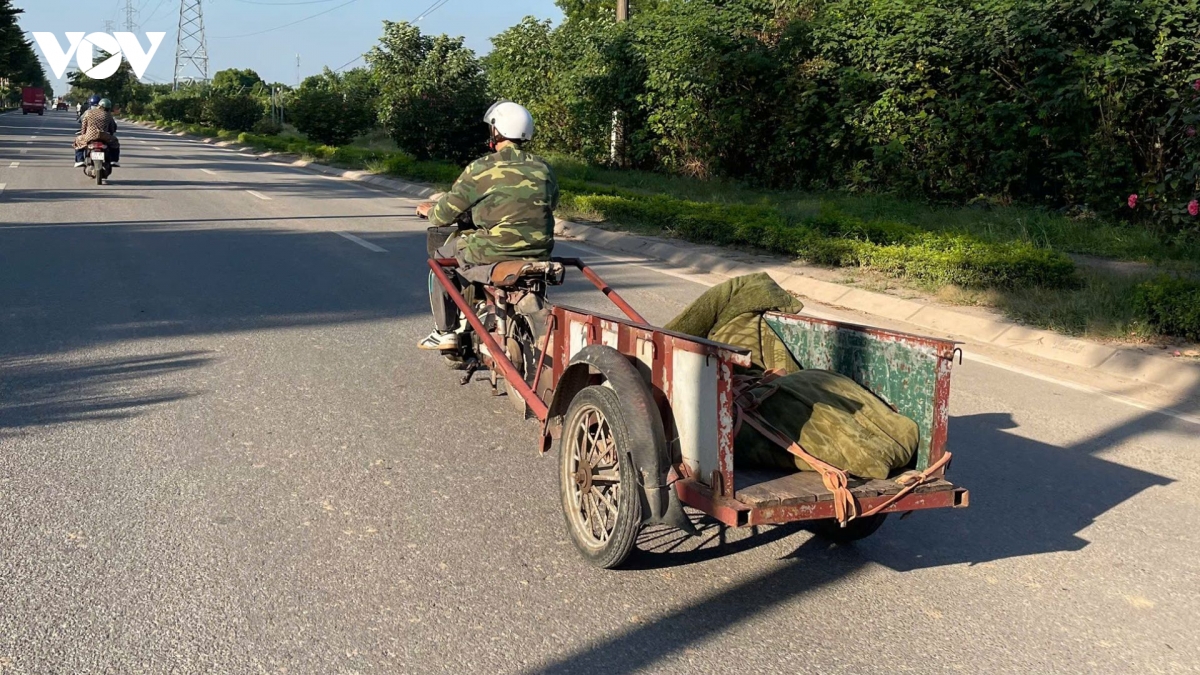 xe do cho hang cong kenh hoat dong ngay dem du co the bi phat den 14 trieu dong hinh anh 2