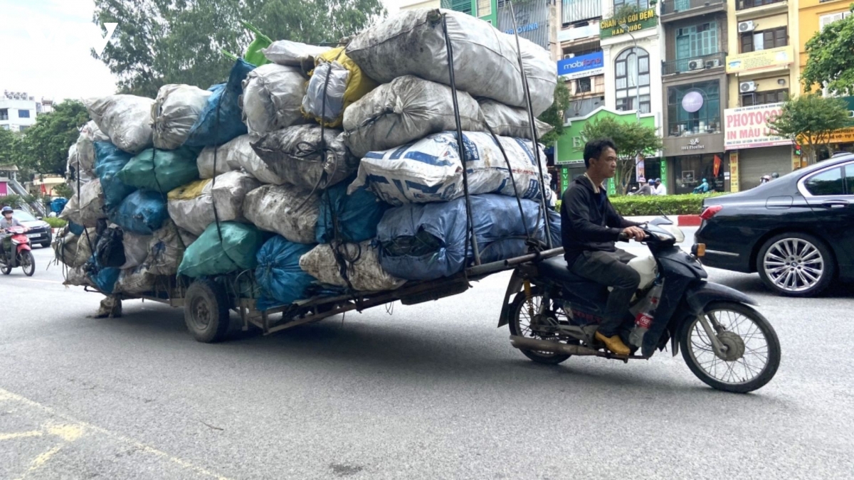 xe do cho hang cong kenh hoat dong ngay dem du co the bi phat den 14 trieu dong hinh anh 1