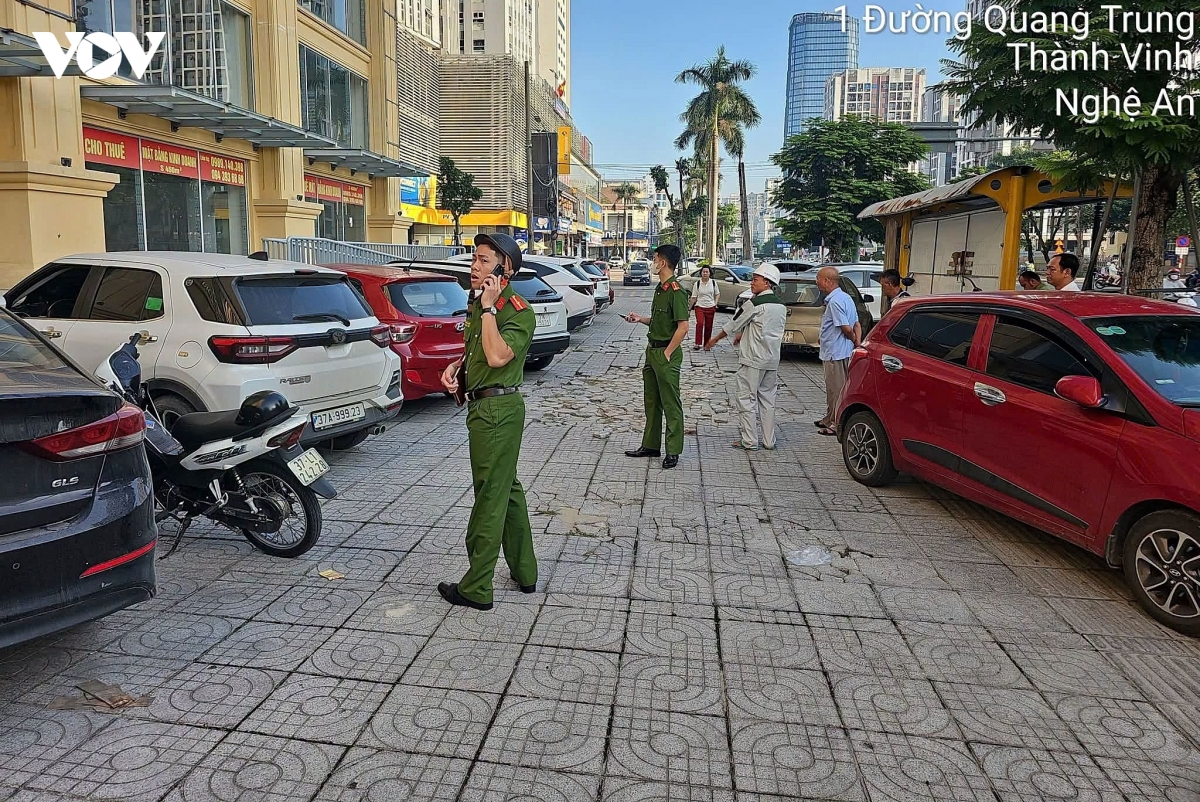 bat 3 nghi can dap vo kinh hang loat o to trong dem o nghe an hinh anh 1