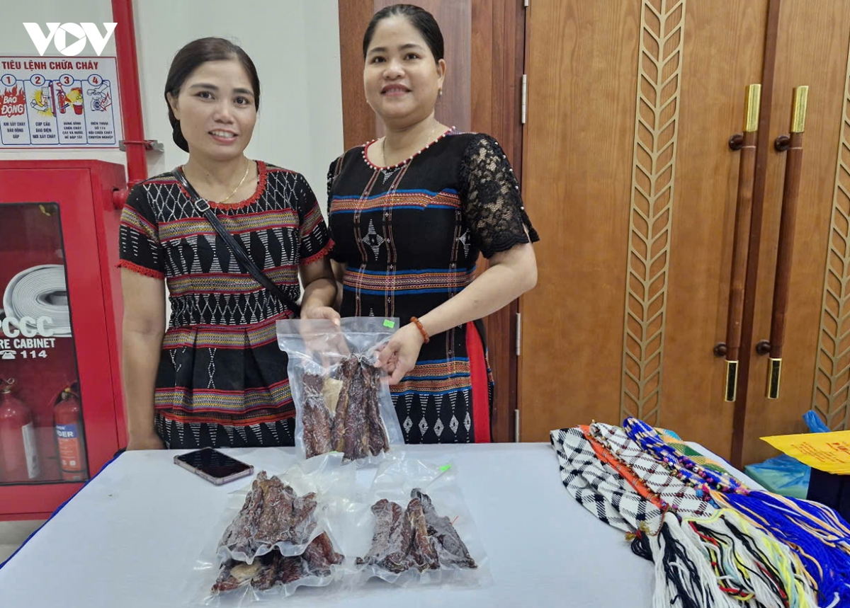 giup phu nu nong thon, mien nui tiep can cong nghe, nang cao ky nang so hinh anh 5