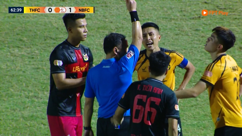Xem LPBank V.League 1-2025/26 trực tiếp và trọn vẹn trên FPT Play, tại https://fptplay.vn