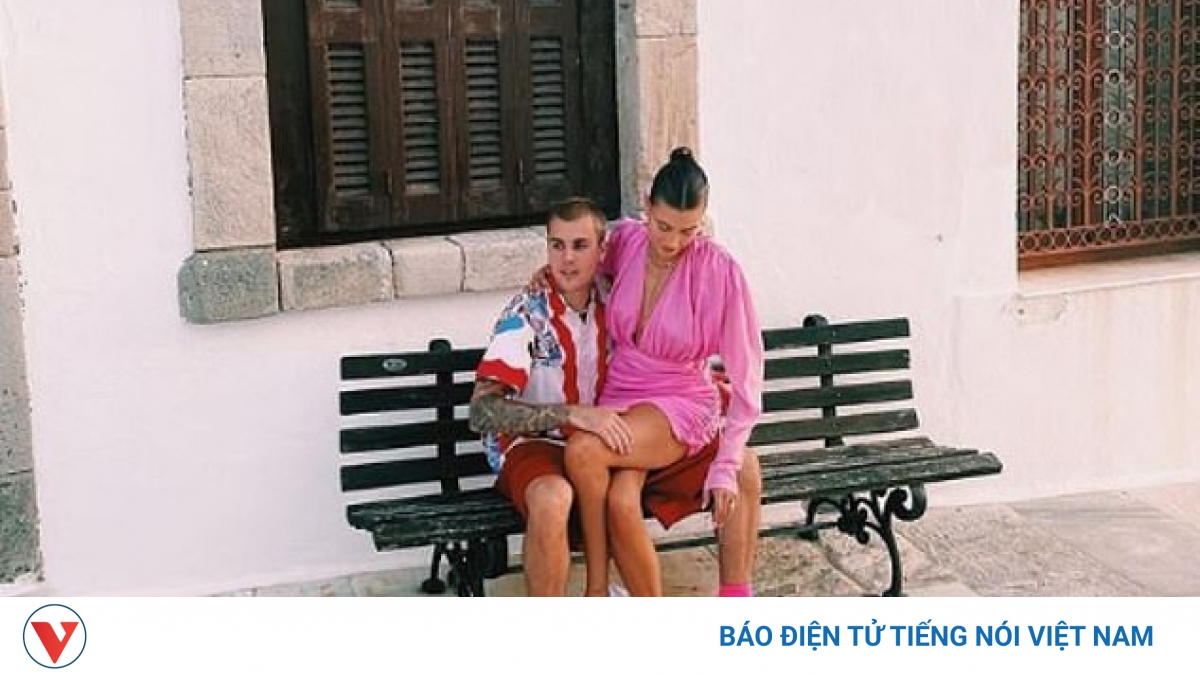 Justin Bieber khoe ảnh thân mật bên bà xã Hailey Baldwin ở Hy Lạp - Vimarsana News