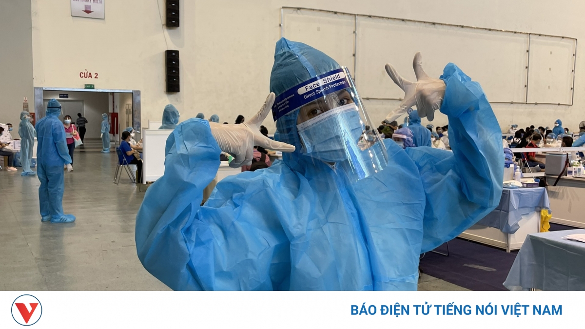 Các nàng Hậu đồng loạt làm tình nguyện viên hỗ trợ người dân tiêm vaccine - Vimarsana News