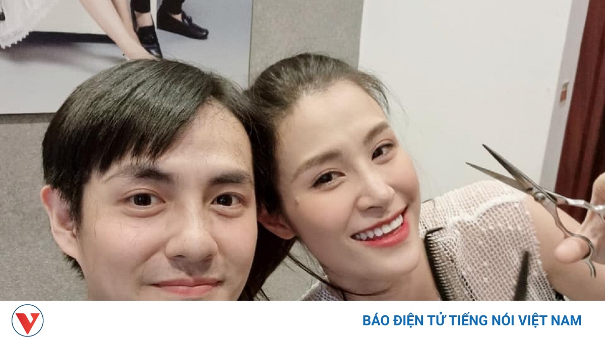 Giãn cách vì dịch, Đông Nhi trổ tài cắt tóc cho chồng tại nhà khiến ai cũng trầm trồ - Vimarsana News