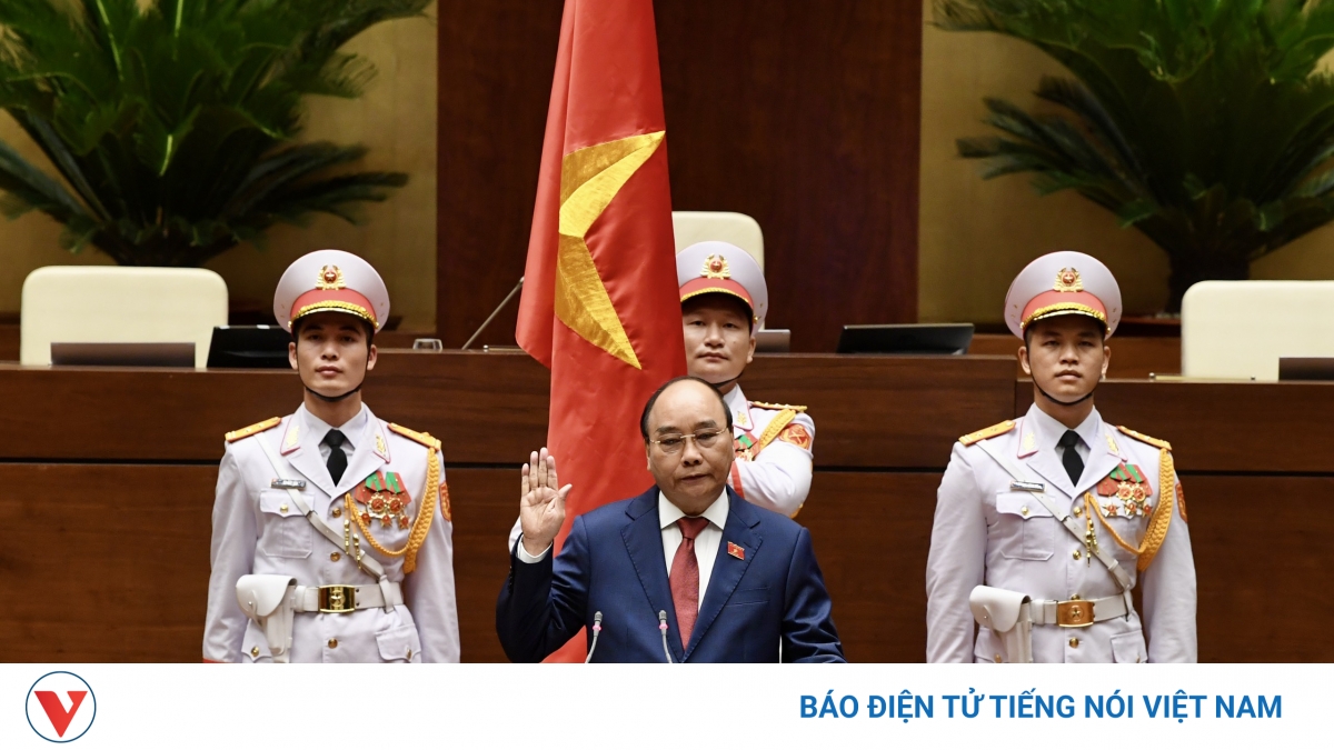 Chủ tịch nước Nguyễn Xuân Phúc tuyên thệ nhậm chức trước Quốc hội - Vimarsana News