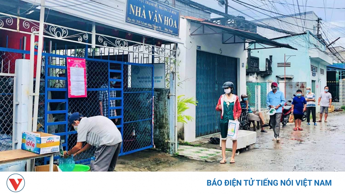 Cây ATM gạo mang niềm vui cho người bán vé số, lao động nghèo Cần Thơ - Vimarsana News