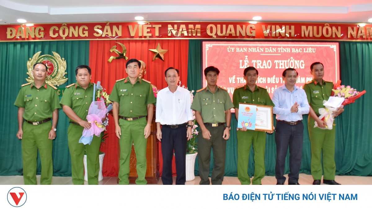 Khen thưởng Ban chuyên án triệt phá các vụ trộm cắp tài sản tại công trình Điện gió - Vimarsana News