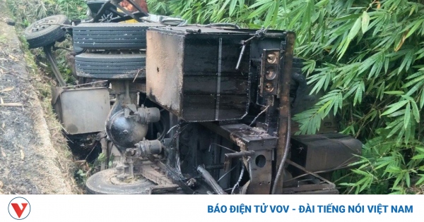 Lật xe tải trên đèo Bảo Lộc (Lâm Đồng) khiến 3 người thương ... ( https://vov.vn › xa-hoi › lat-xe-tai-tre... ) 