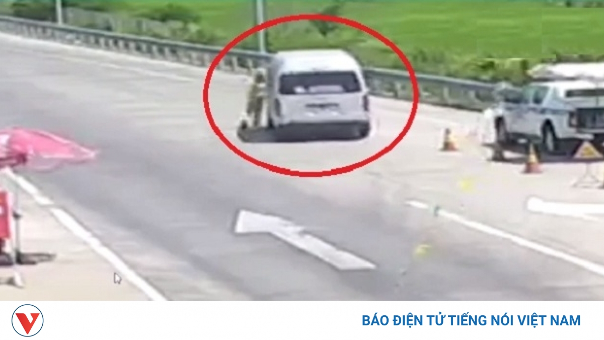 Tài xế giật giấy tờ, đâm thẳng và kéo rê cảnh sát giao thông hòng thông chốt kiểm dịch - Vimarsana News