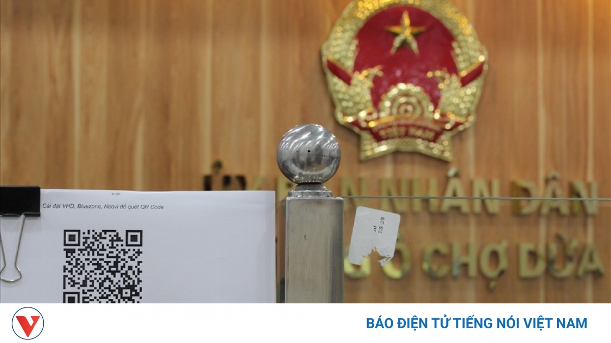 Chống dịch Covid-19, Hà Nội đẩy mạnh việc quét mã QR để quản lý người ra vào cơ quan - Vimarsana News