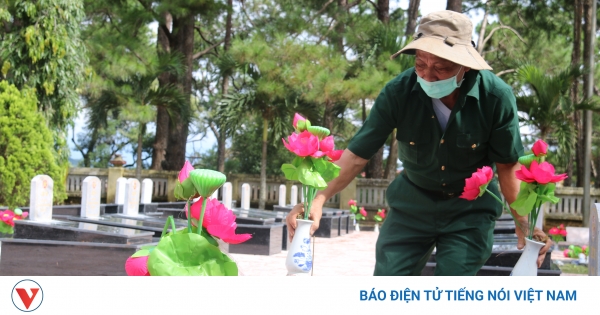 Cựu chiến binh già canh giấc ngủ đồng đội - Vimarsana News