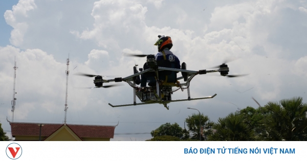 Sinh viên Campuchia chế tạo máy bay không người lái để hỗ trợ cộng đồng