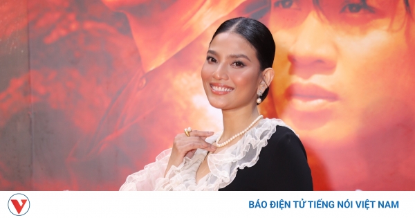 Trương Thị May xinh đẹp trên thảm đỏ ra mắt phim