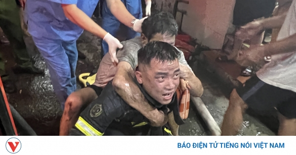 Giải cứu 4 người mắc kẹt trong vụ cháy giữa đêm tại Hà Nội
