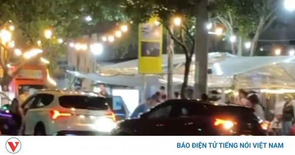Cảnh báo an toàn giao thông: Nguy hiểm từ việc mở cửa xe bất ngờ