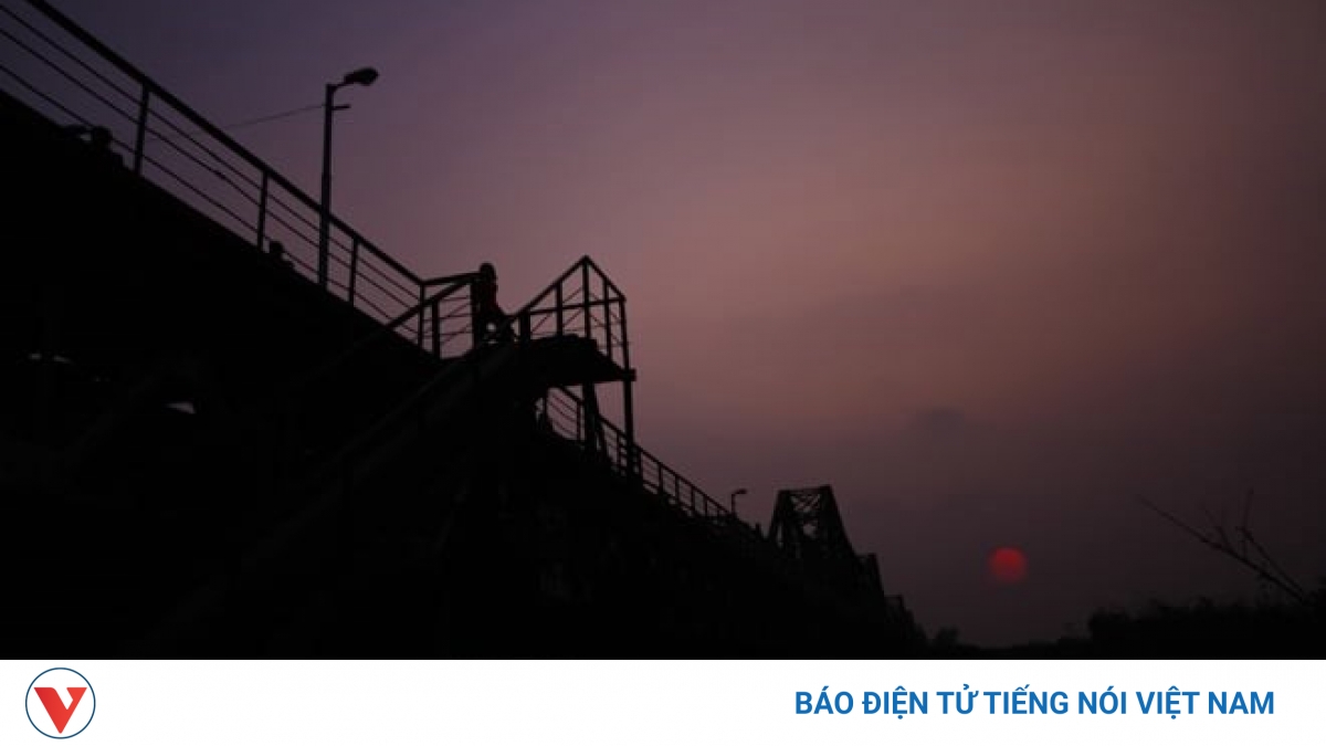 "Đời khổ": Chuyện thân phận xóm bãi sông Hồng