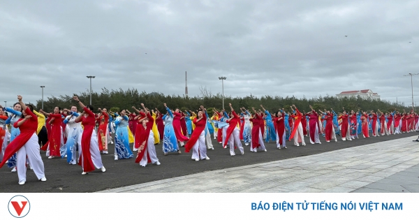 Đồng diễn áo dài và dân vũ thể thao quy mô lớn tại Phú Yên