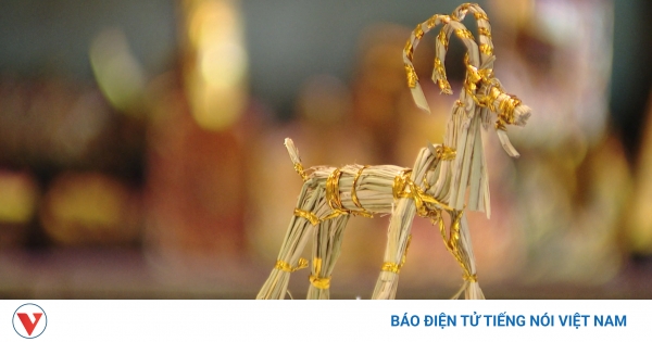Biến rơm rạ thành sản phẩm thu hút khách du lịch