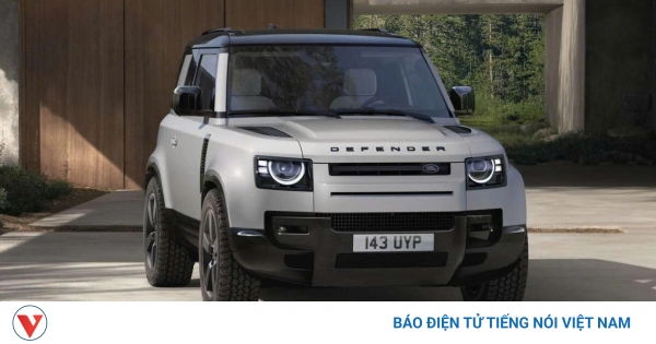 Land Rover Defender 2026: 'Lột xác' với Màn Hình Khổng Lồ, Đèn Pha Cân Tiền & Công Nghệ Địa Hình Bậc Nhất!